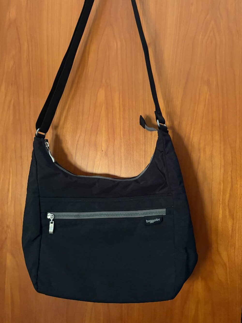 new lightweight Baggallini Sidekick RFID Large Crossbody Bag in black nylon